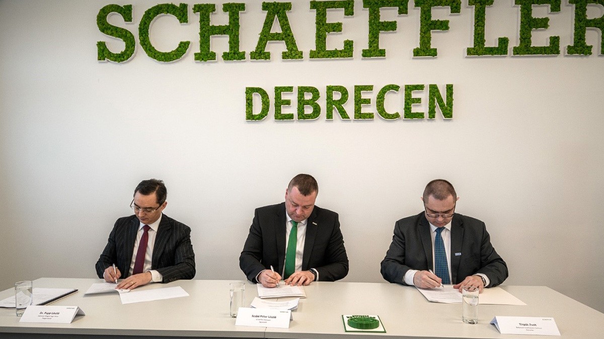 2014 Debrecen: 2014-ben bekapcsolódott a duális oktatásba debreceni vállalatunk a Kecskeméti Főiskola GAMF Karával kötött megállapodásnak köszönhetően.