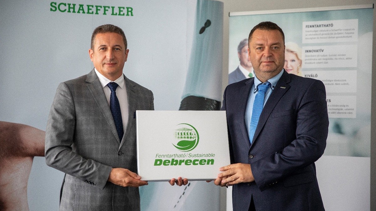 2022 Debrecen: 2022-ben a Fenntartható Debrecen Díj kitűntetést a Schaeffler-csoport debreceni telephelyének ítélték.
