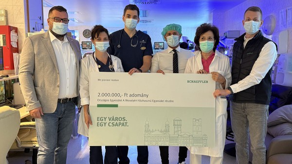 Újabb adománnyal segíti a koraszülöttek korszerű kezelését a Schaeffler